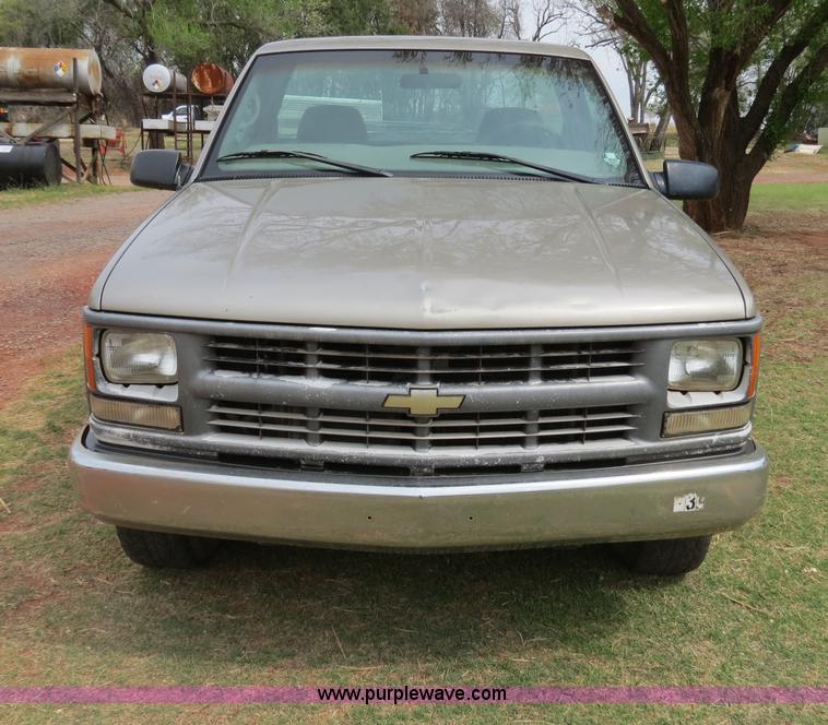 image for item B4901 2000 Chevrolet 2500 pickup truck