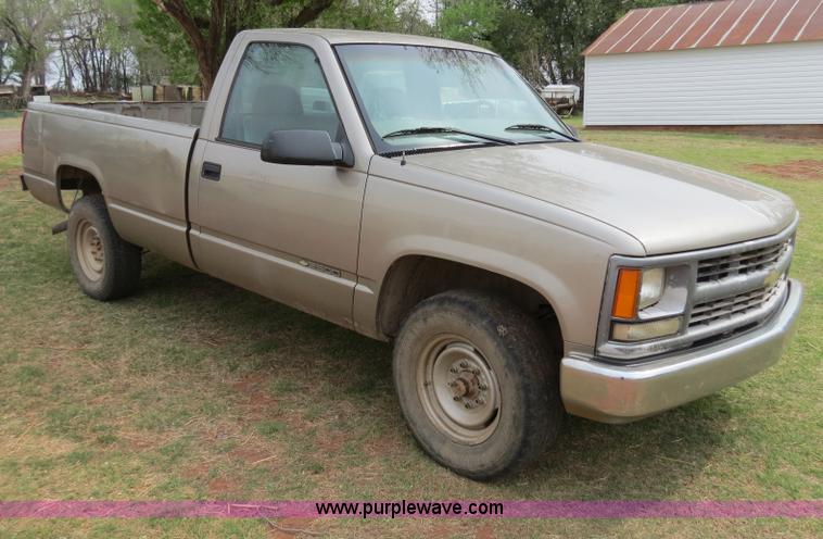 image for item B4901 2000 Chevrolet 2500 pickup truck