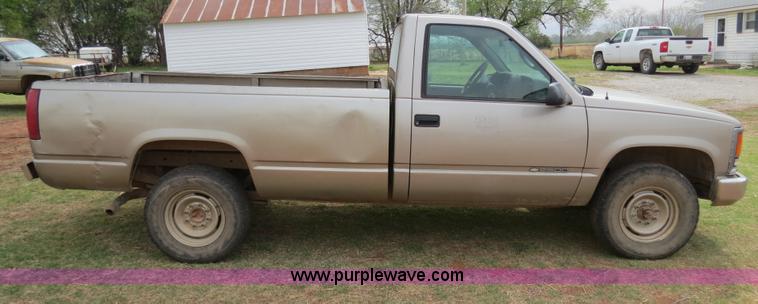 image for item B4901 2000 Chevrolet 2500 pickup truck