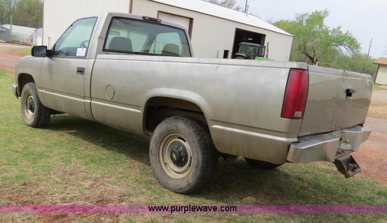 image for item B4901 2000 Chevrolet 2500 pickup truck