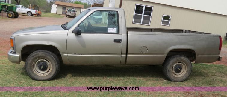 image for item B4901 2000 Chevrolet 2500 pickup truck