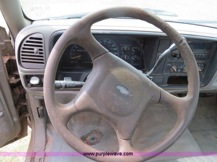 image for item B4901 2000 Chevrolet 2500 pickup truck