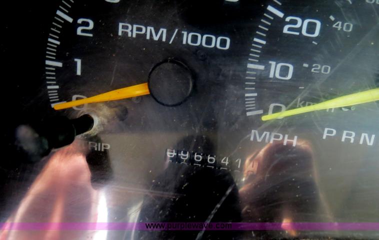 image for item B4901 2000 Chevrolet 2500 pickup truck