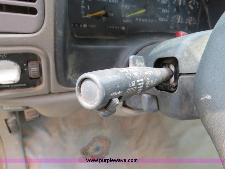 image for item B4901 2000 Chevrolet 2500 pickup truck