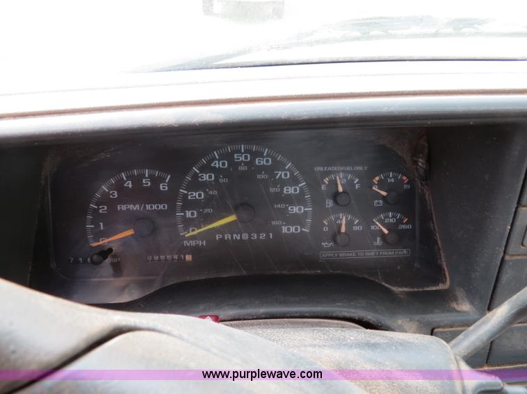 image for item B4901 2000 Chevrolet 2500 pickup truck