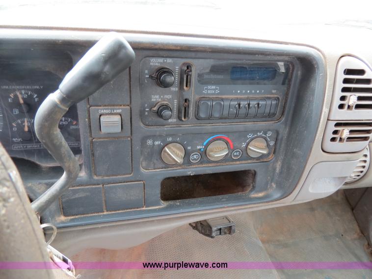 image for item B4901 2000 Chevrolet 2500 pickup truck