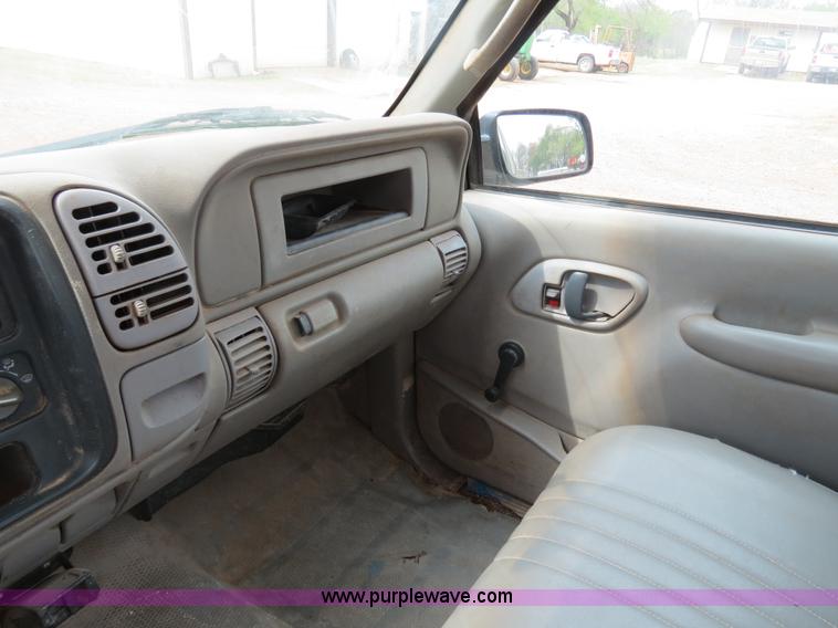 image for item B4901 2000 Chevrolet 2500 pickup truck