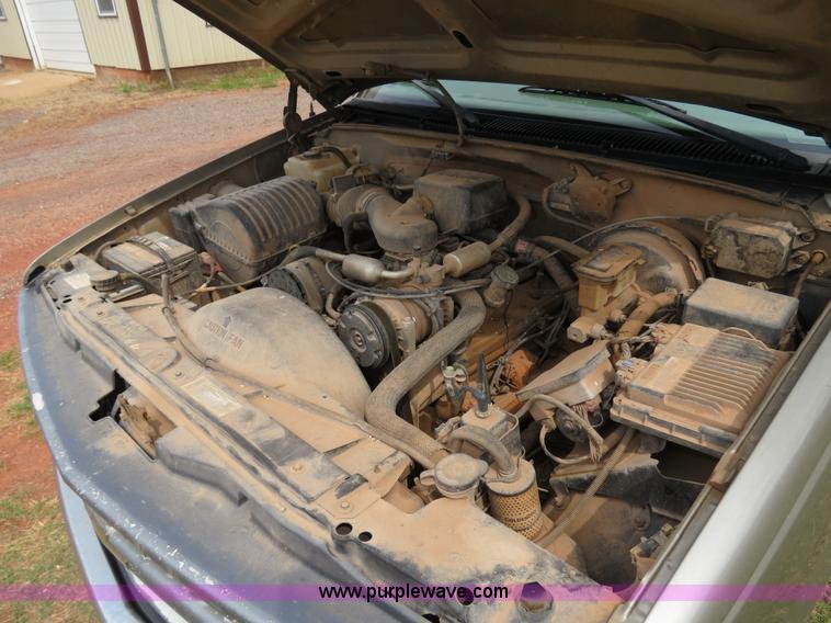 image for item B4901 2000 Chevrolet 2500 pickup truck