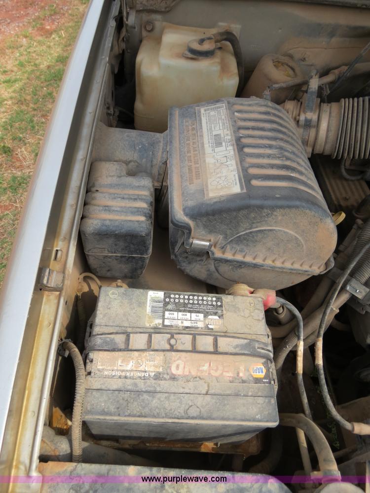 image for item B4901 2000 Chevrolet 2500 pickup truck