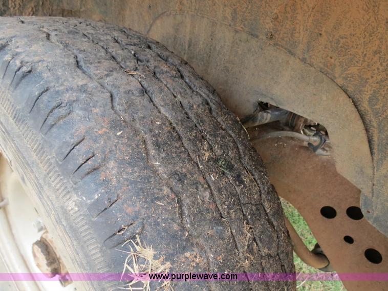 image for item B4901 2000 Chevrolet 2500 pickup truck