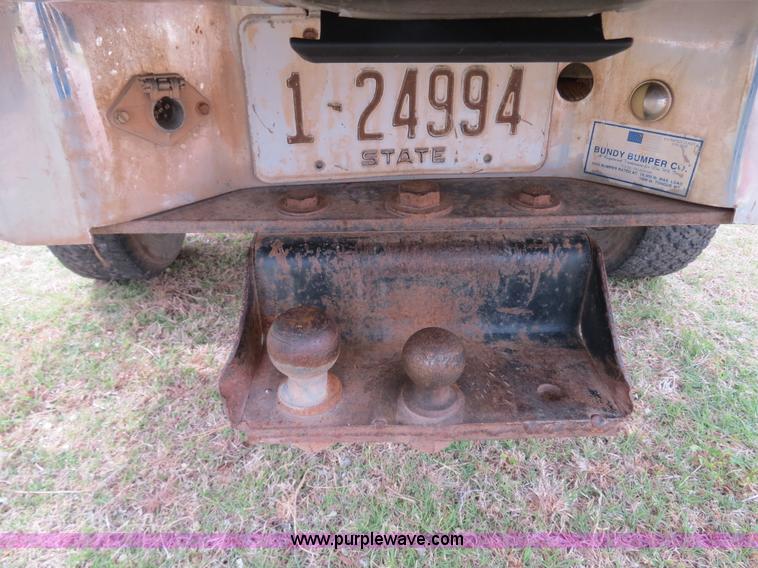 image for item B4901 2000 Chevrolet 2500 pickup truck