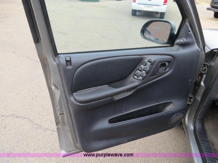 image for item B4903 2000 Dodge Durango SUV