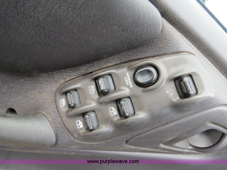 image for item B4903 2000 Dodge Durango SUV