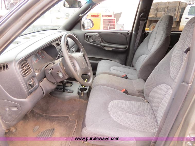 image for item B4903 2000 Dodge Durango SUV