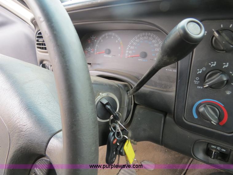 image for item B4903 2000 Dodge Durango SUV