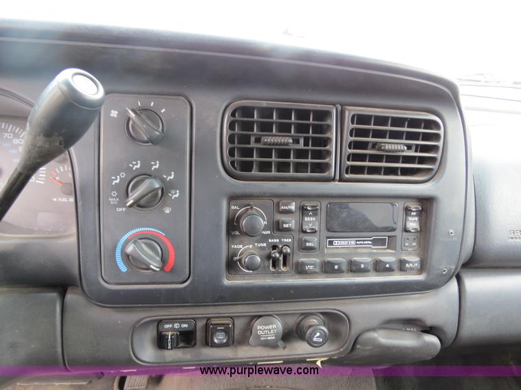 image for item B4903 2000 Dodge Durango SUV