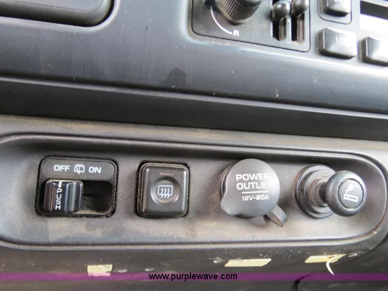 image for item B4903 2000 Dodge Durango SUV