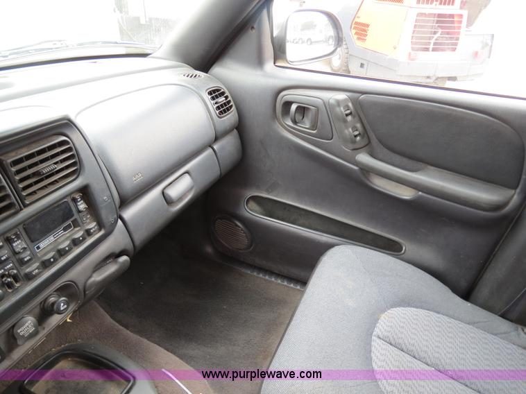 image for item B4903 2000 Dodge Durango SUV