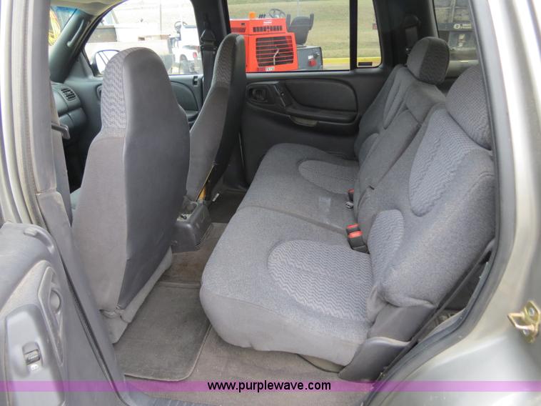 image for item B4903 2000 Dodge Durango SUV