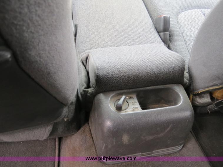 image for item B4903 2000 Dodge Durango SUV