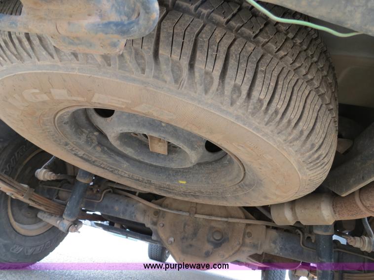 image for item B4903 2000 Dodge Durango SUV