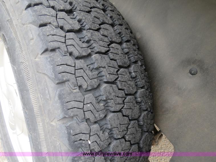 image for item B4903 2000 Dodge Durango SUV