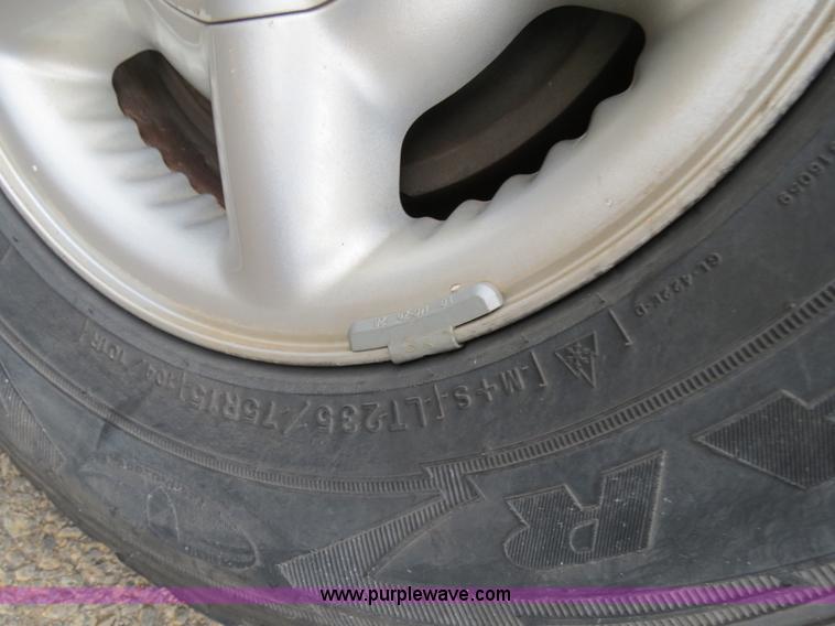 image for item B4903 2000 Dodge Durango SUV