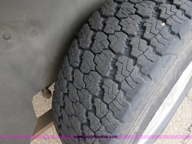 image for item B4903 2000 Dodge Durango SUV