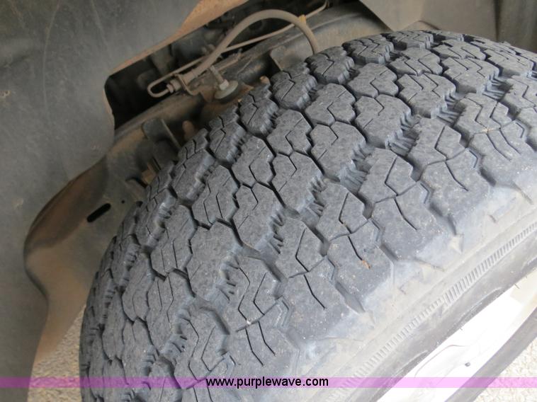 image for item B4903 2000 Dodge Durango SUV