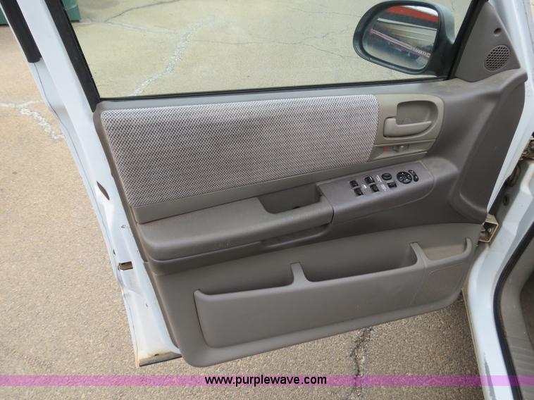 image for item B4904 2001 Dodge Durango SUV