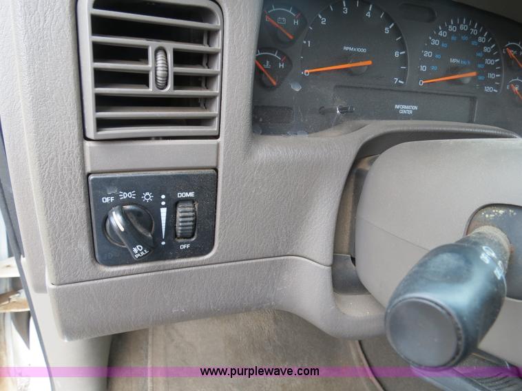 image for item B4904 2001 Dodge Durango SUV