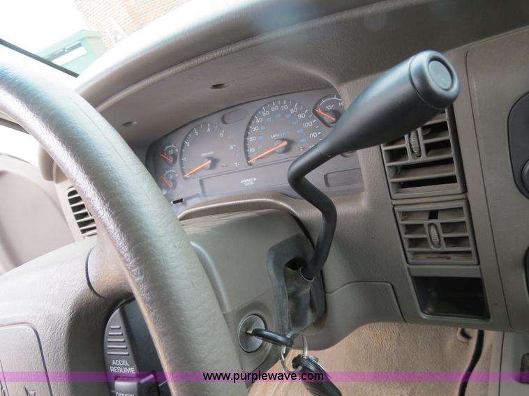 image for item B4904 2001 Dodge Durango SUV