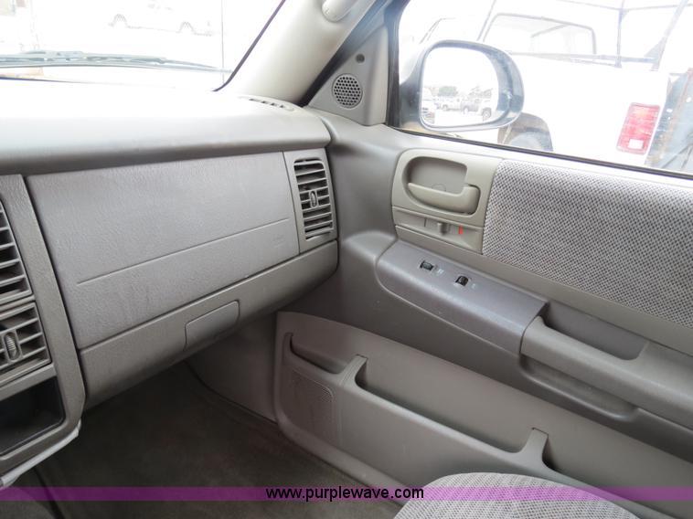 image for item B4904 2001 Dodge Durango SUV