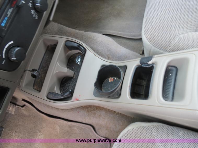 image for item B4904 2001 Dodge Durango SUV