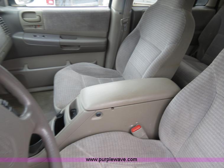 image for item B4904 2001 Dodge Durango SUV