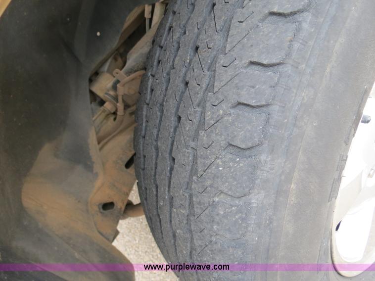 image for item B4904 2001 Dodge Durango SUV