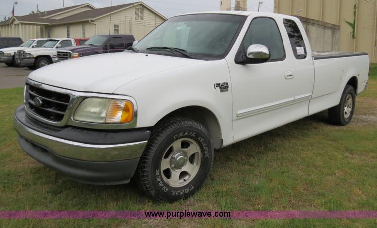 image for item B4911 2002 Ford F150 SuperCab pickup truck