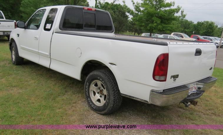 image for item B4911 2002 Ford F150 SuperCab pickup truck