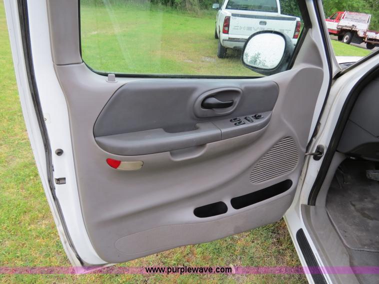 image for item B4911 2002 Ford F150 SuperCab pickup truck