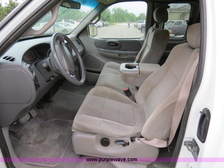 image for item B4911 2002 Ford F150 SuperCab pickup truck