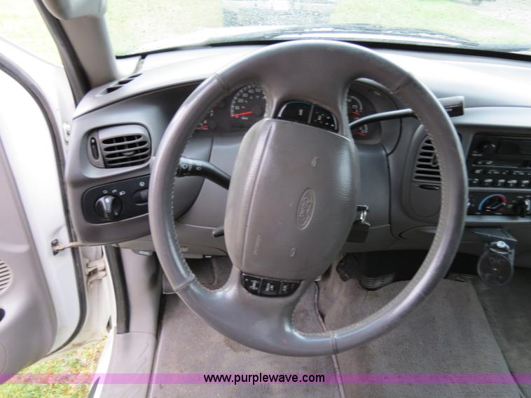 image for item B4911 2002 Ford F150 SuperCab pickup truck