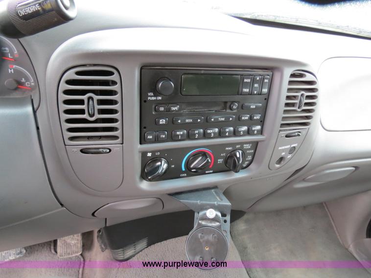 image for item B4911 2002 Ford F150 SuperCab pickup truck