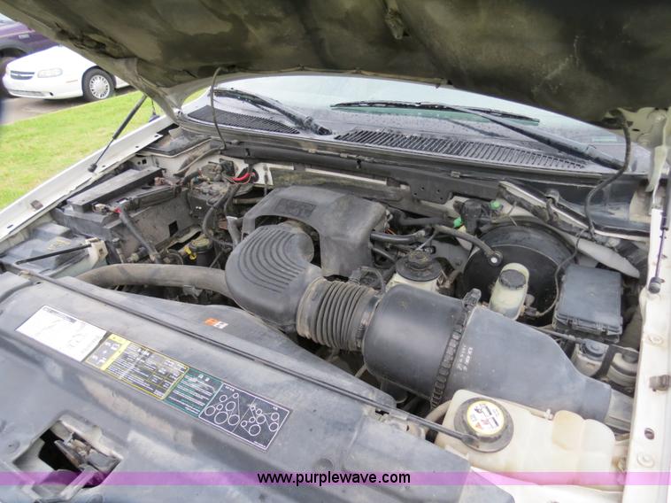 image for item B4911 2002 Ford F150 SuperCab pickup truck