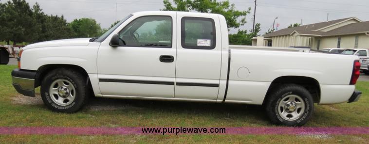 image for item B4912 2004 Chevrolet Silverado 1500 Ext. Cab pickup truck