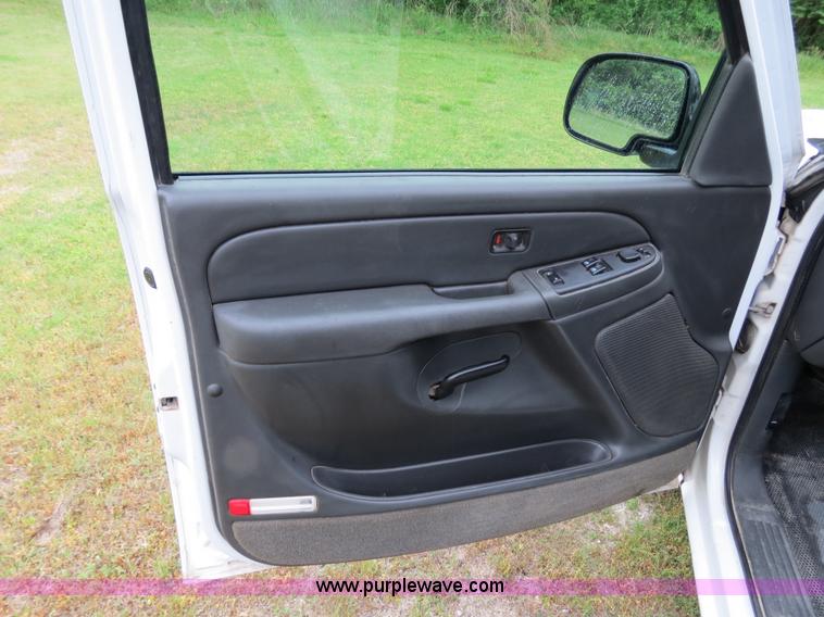 image for item B4912 2004 Chevrolet Silverado 1500 Ext. Cab pickup truck