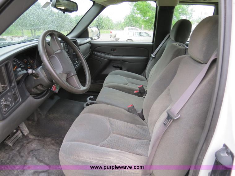 image for item B4912 2004 Chevrolet Silverado 1500 Ext. Cab pickup truck