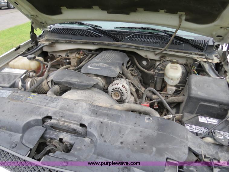 image for item B4912 2004 Chevrolet Silverado 1500 Ext. Cab pickup truck