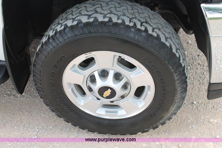 image for item C3853 2011 Chevrolet Silverado 2500HD Ext. Cab pickup truck