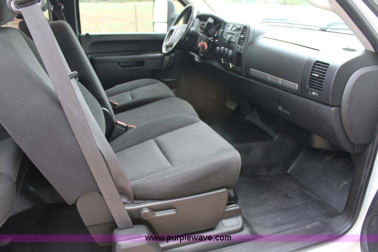 image for item C3853 2011 Chevrolet Silverado 2500HD Ext. Cab pickup truck
