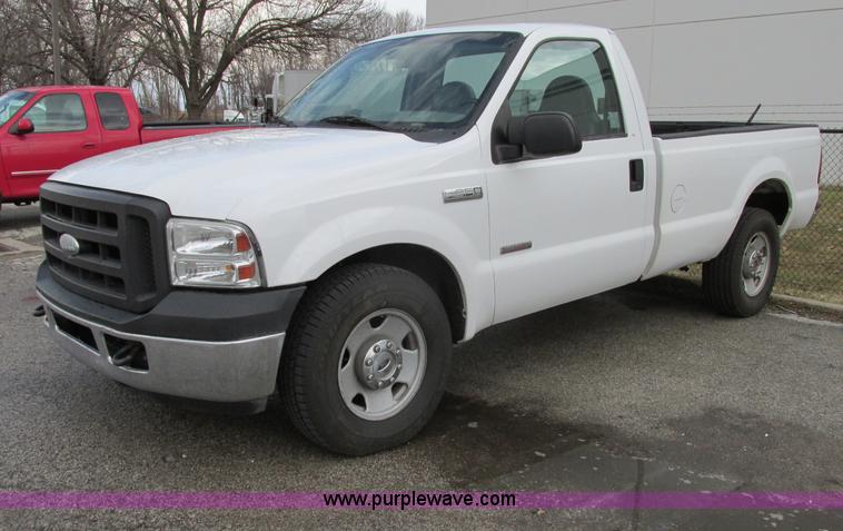 image for item F4867 2005 Ford F250 Super Duty XL pickup truck